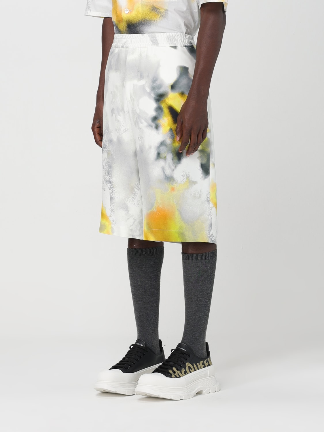 ALEXANDER MCQUEEN SHORT: Alexander McQueen shorts with abstract print, White - Img 4