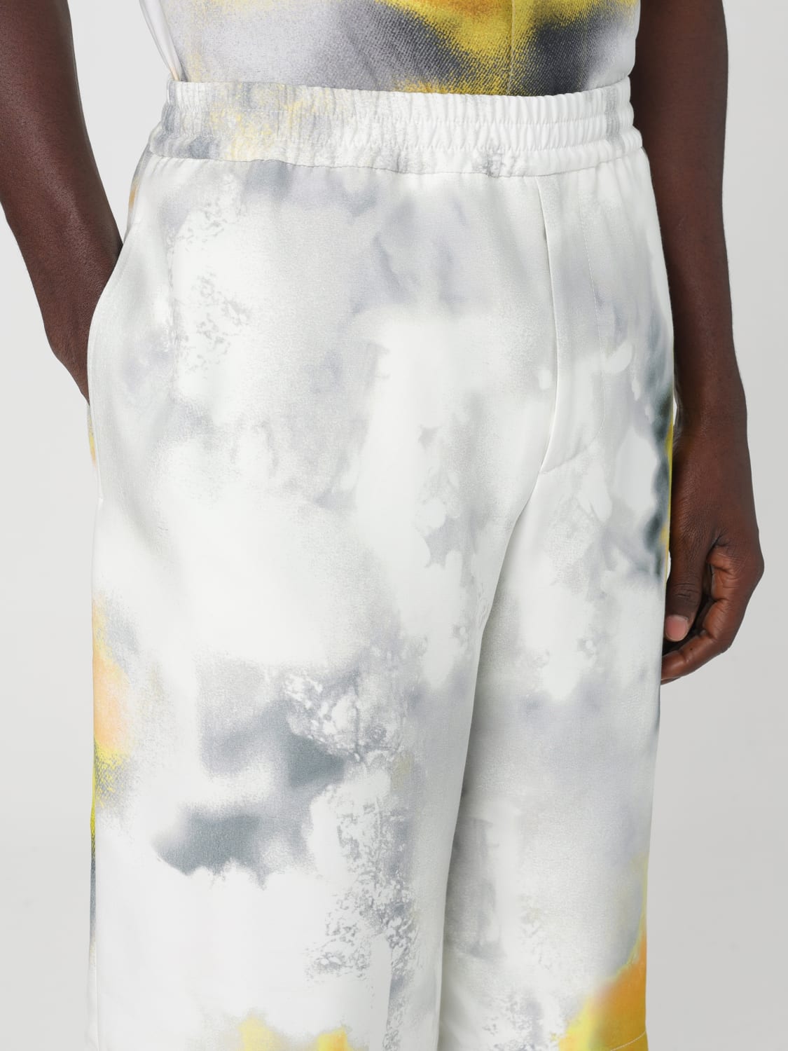 ALEXANDER MCQUEEN SHORT: Alexander McQueen shorts with abstract print, White - Img 5