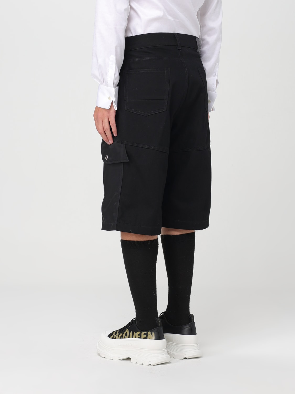 ALEXANDER MCQUEEN SHORT: Alexander McQueen Hybrid denim cargo shorts, Black - Img 3