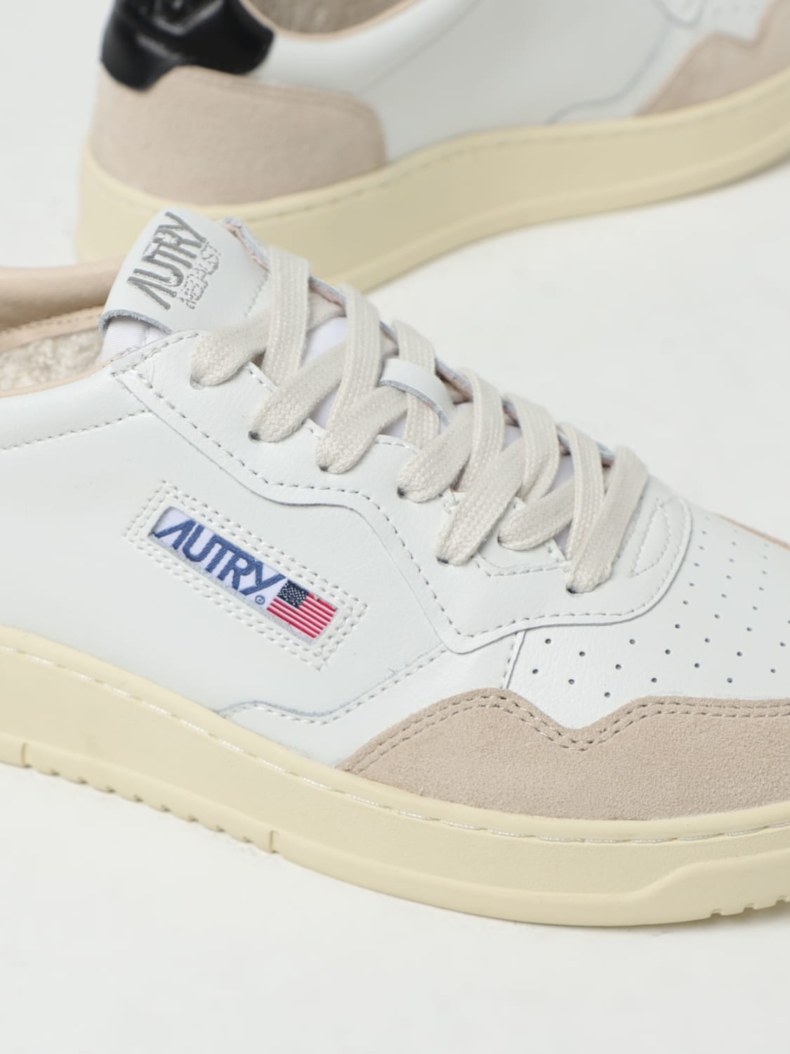 AUTRY: Sneakers woman - White | Autry sneakers AULMLS21 online at ...