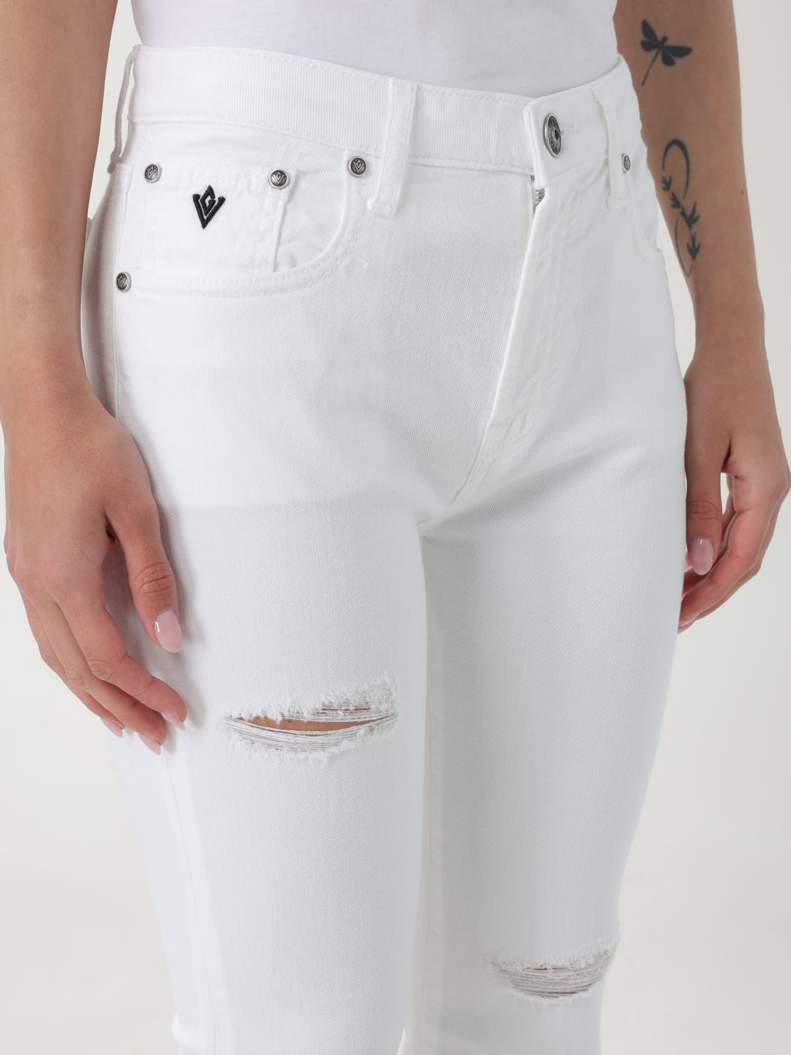 VICTORY GATE 牛仔裤: 牛仔裤 女士 Victory Gate, 白色 - Img 4