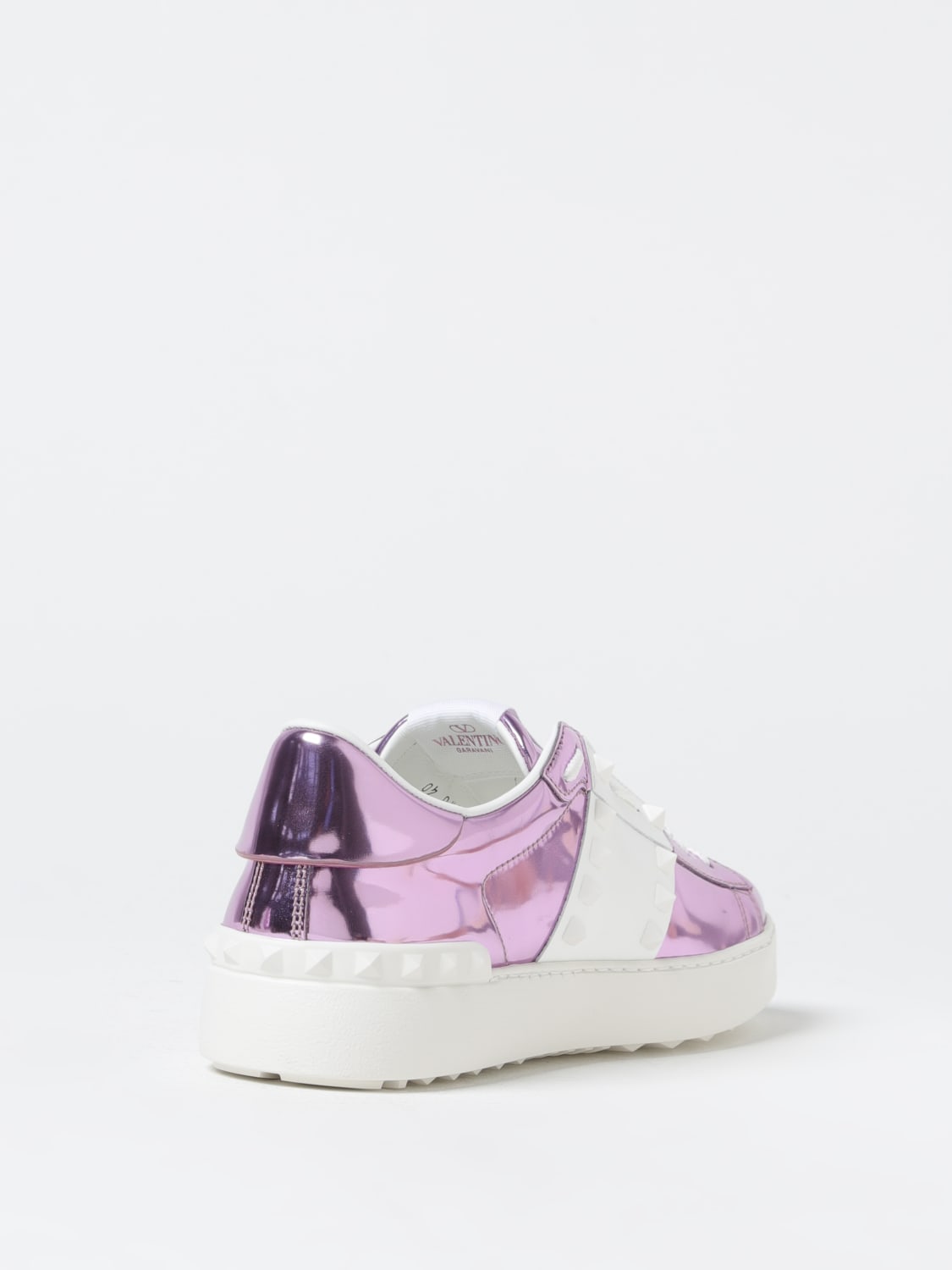 VALENTINO GARAVANI SNEAKERS: Sneakers Rockstud Untitled Valentino Garavani in pelle laminata, Rosa - Img 3