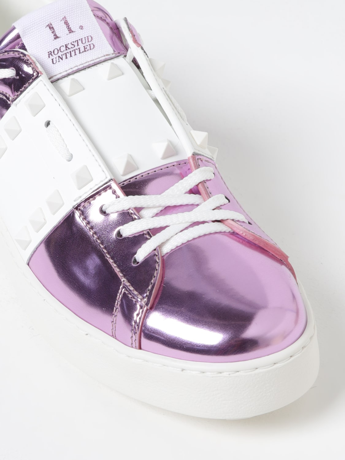 VALENTINO GARAVANI SNEAKERS: Sneakers Rockstud Untitled Valentino Garavani in pelle laminata, Rosa - Img 4