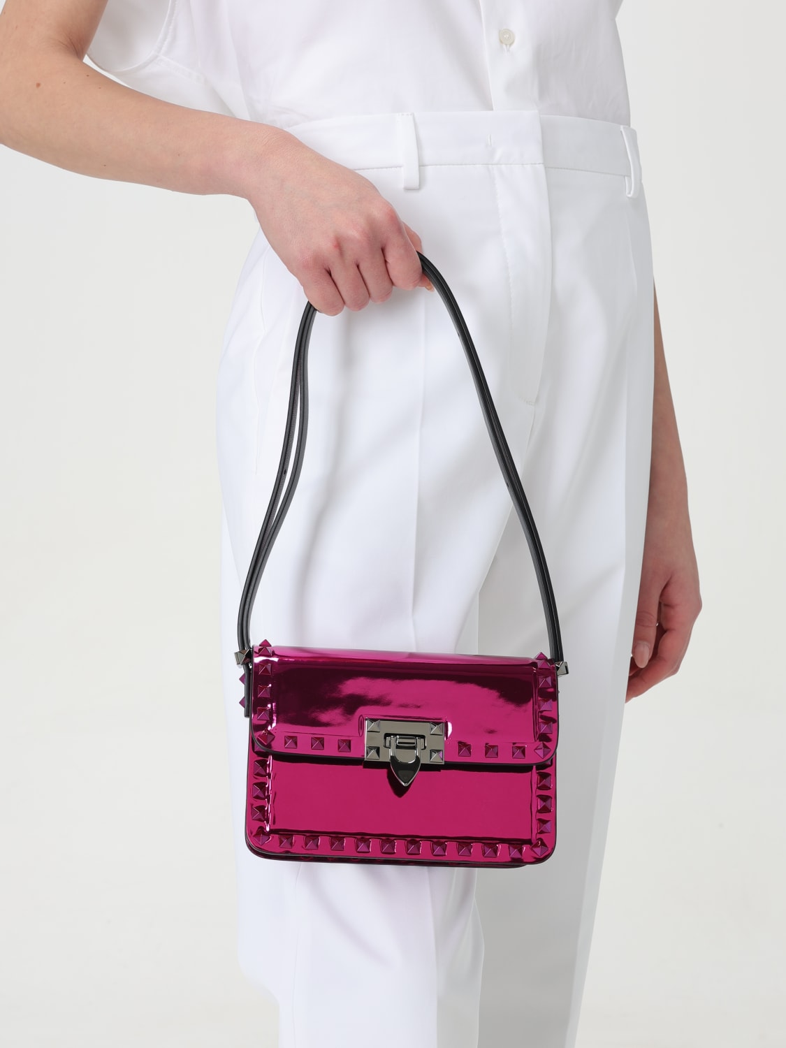 VALENTINO GARAVANI BORSA MINI: Borsa Rockstud Valentino Garavani in pelle metallizzata , Fuxia - Img 2