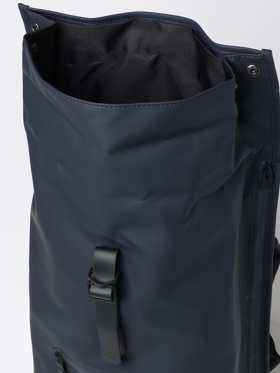 RAINS ZAINO: Zaino Rolltop Rucksack Rains impermeabile in tessuto gommato , Blue Navy - Img 4