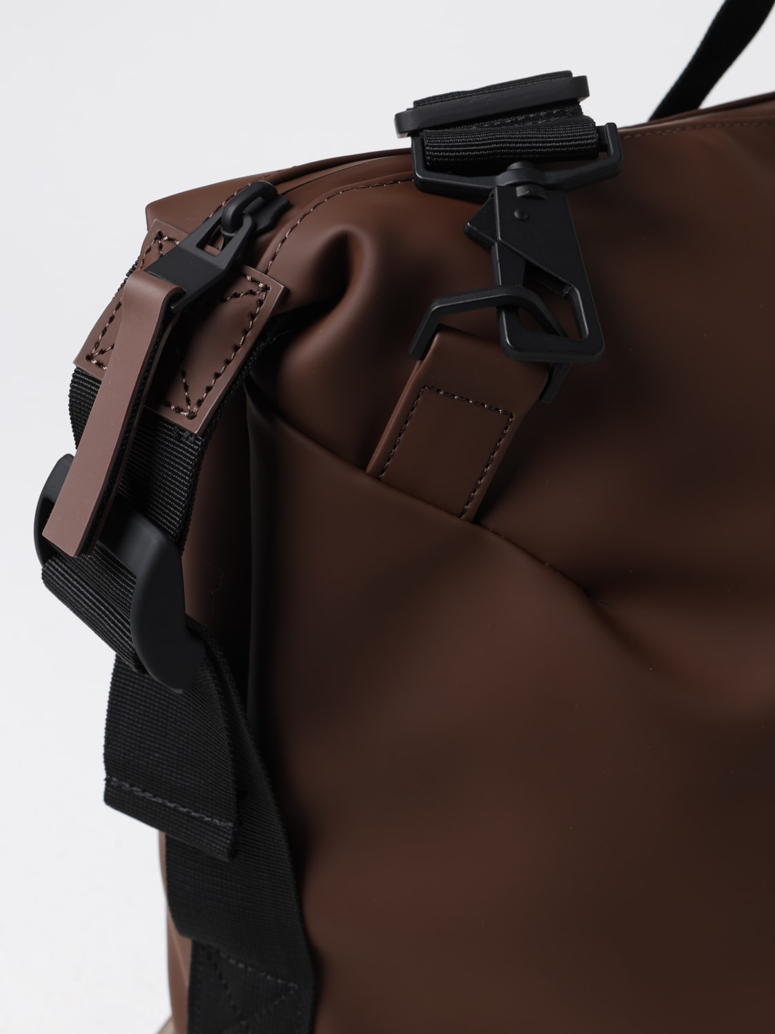 RAINS VALIGIA: Borsone Hilo Weekend Rains in PES, Marrone - Img 3