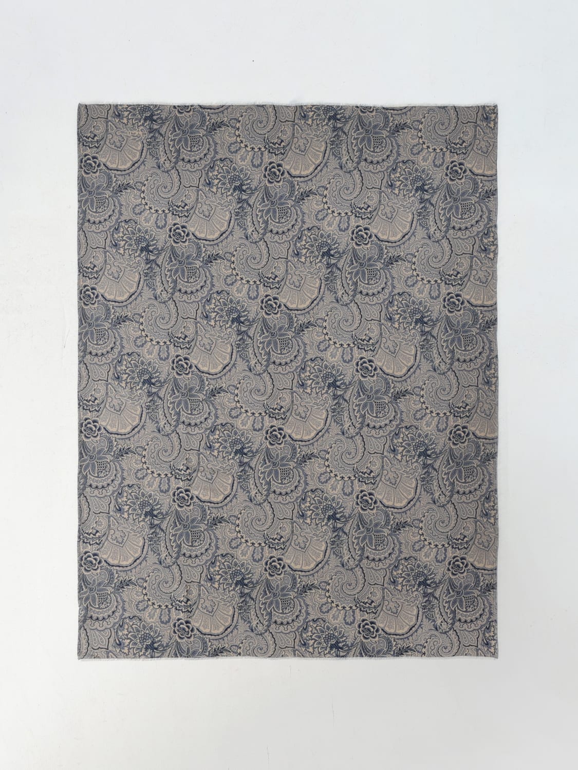 ETRO HOME BEDCOVERS AND BLANKETS: Bedcovers and blankets lifestyle Etro Home, Gnawed Blue - Img 1