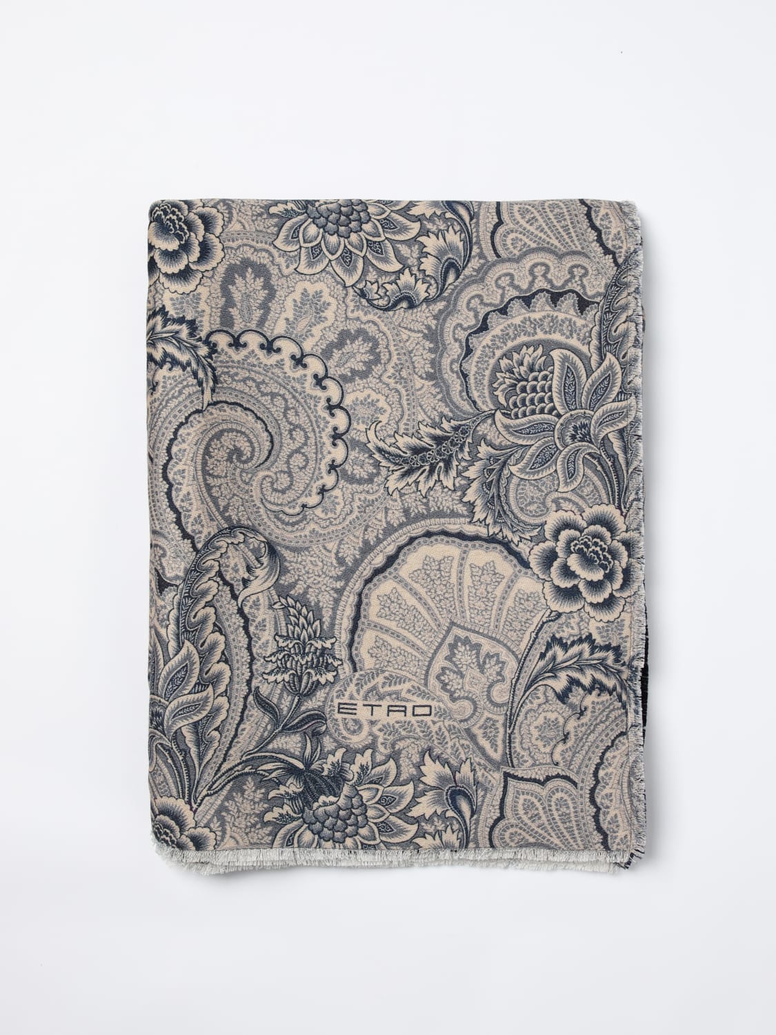 ETRO HOME BEDCOVERS AND BLANKETS: Bedcovers and blankets lifestyle Etro Home, Gnawed Blue - Img 3