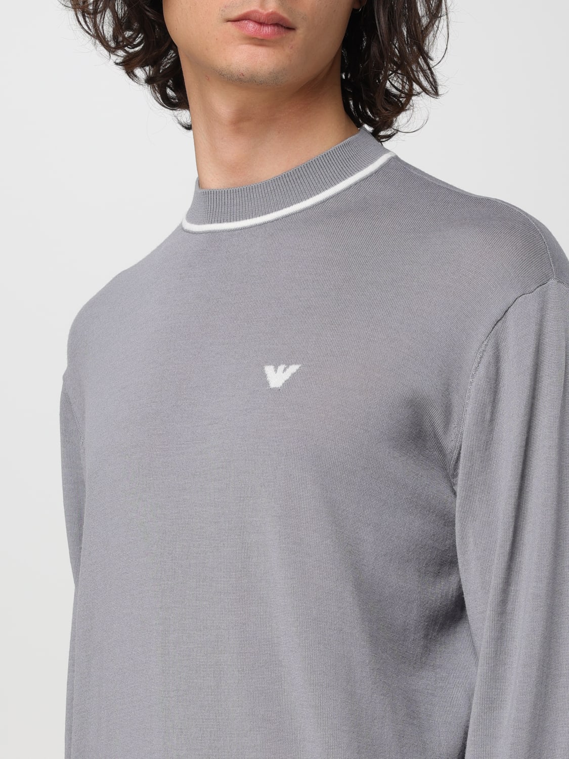 EMPORIO ARMANI MAGLIA: Maglia basic con mini logo Emporio Armani, Grigio - Img 3