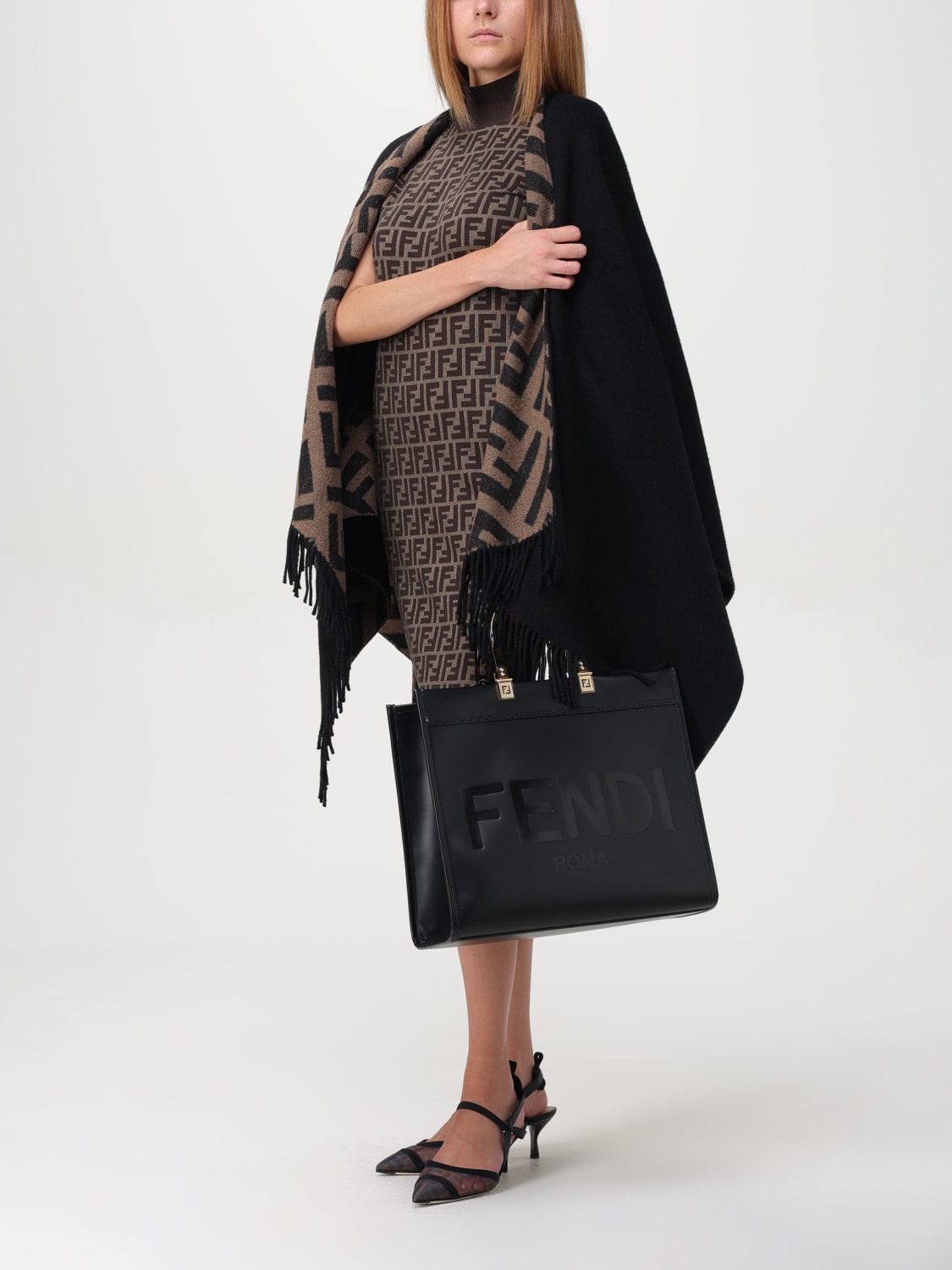 FENDI СУМКА С КОРОТКИМИ РУЧКАМИ: Наплечная сумка Женское Fendi, Черный - Img 2