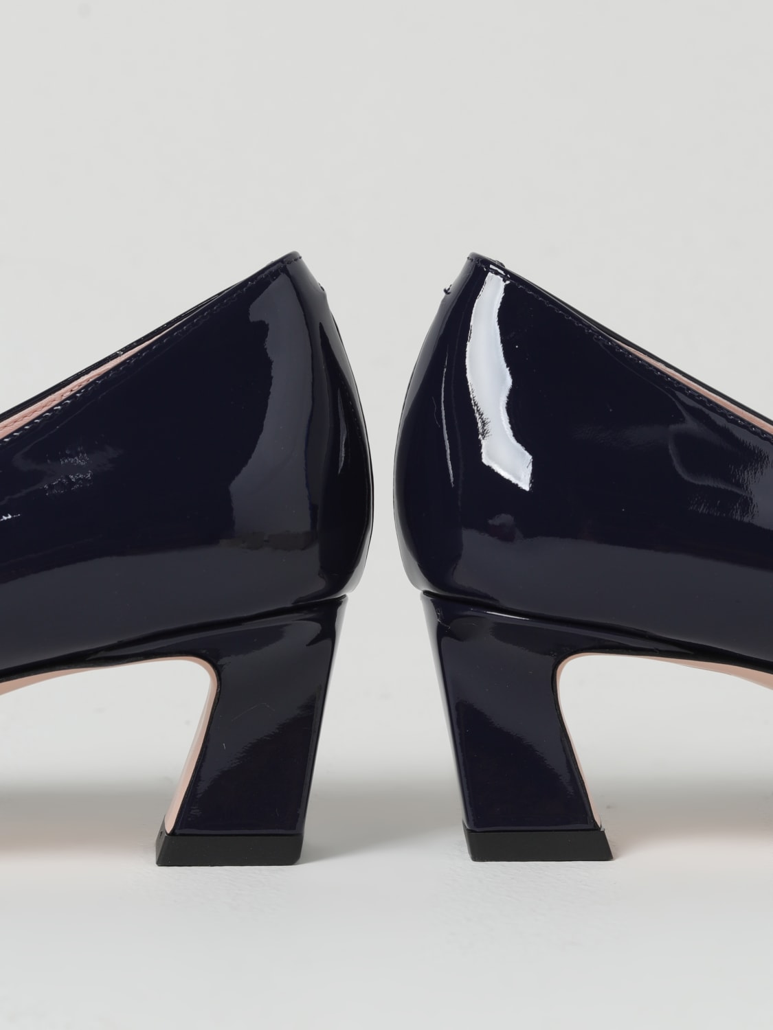 送料関税込【ROGER VIVIER】ヒールパンプス/RVW44815280D1P ROGER VIVIER：シューズ レディース - ネイビー | GIGLIO.COM