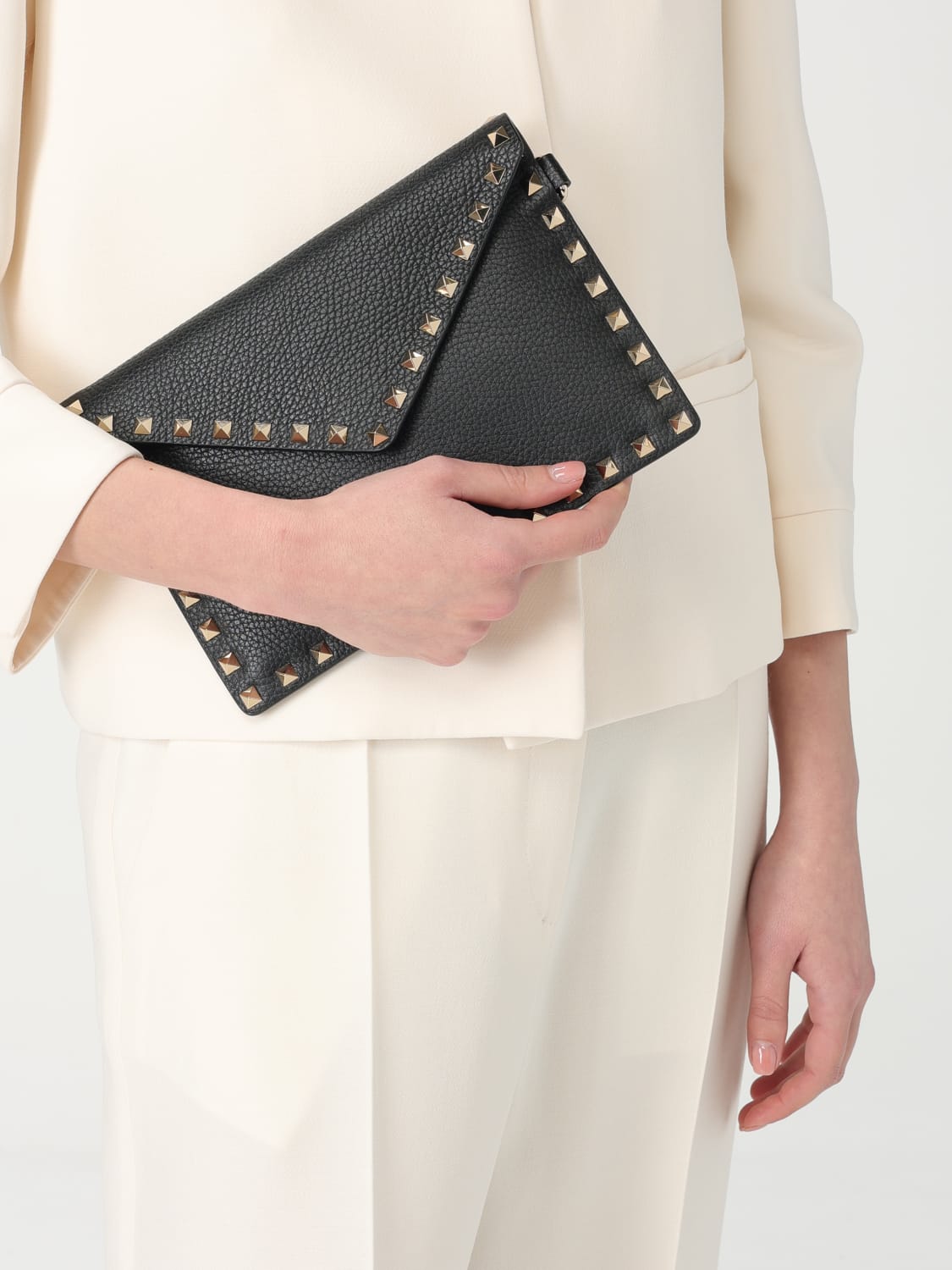 VALENTINO｜ (6W2P0P87 VSH 0NO / 6W2P0P87 VSH 0NO) VALENTINO GARAVANI: Shoulder bag woman - Black | Valentino
