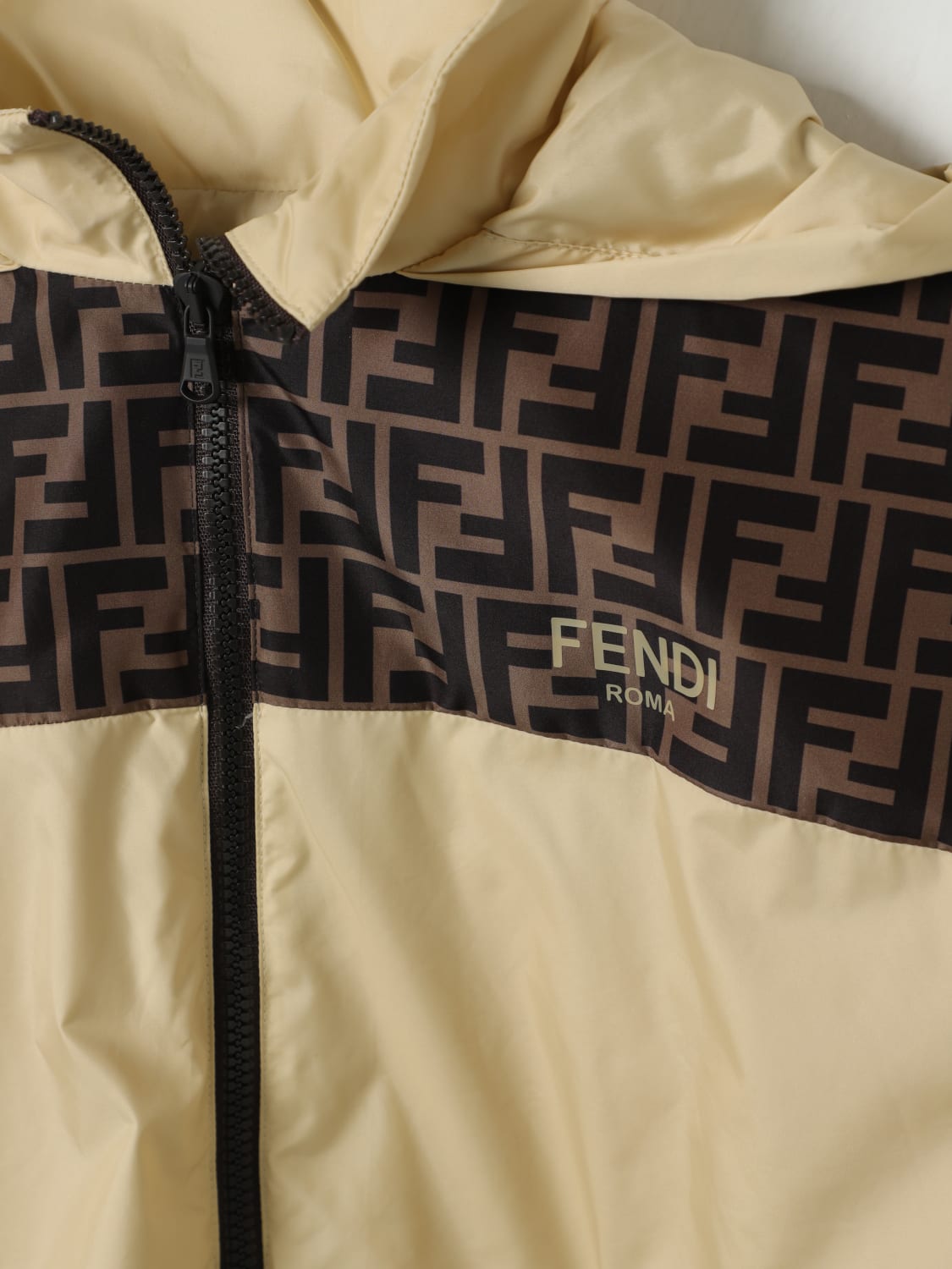 FENDI GIACCA: Giacca a vento con cappuccio Fendi in nylon, Beige - Img 3