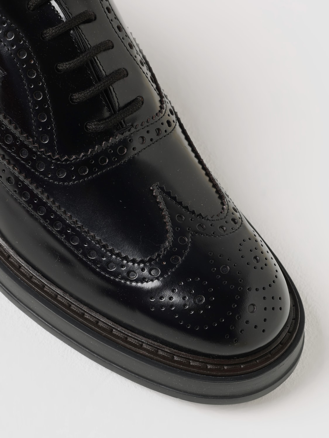 TOD'S SCARPE STRINGATE: Derby Tod's in pelle spazzolata con motivo brogue, Nero - Img 4