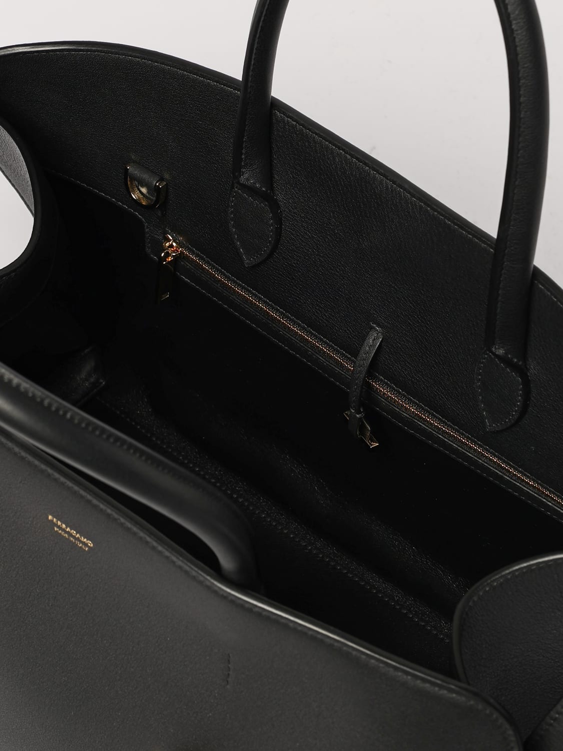 ハンドバッグ FERRAGAMO Woman Handbag Black 215921 766591 001 FERRAGAMO: Shoulder bag woman - Black | Ferragamo handbag