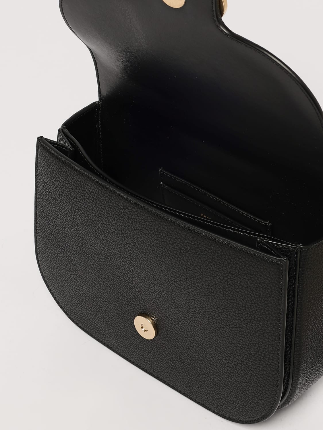 ショルダーバッグ・ポシェット FERRAGAMO Woman Crossbody bags Black 781033219867 005 ショルダーバッグ・ポシェット FERRAGAMO Woman Shoulder bag