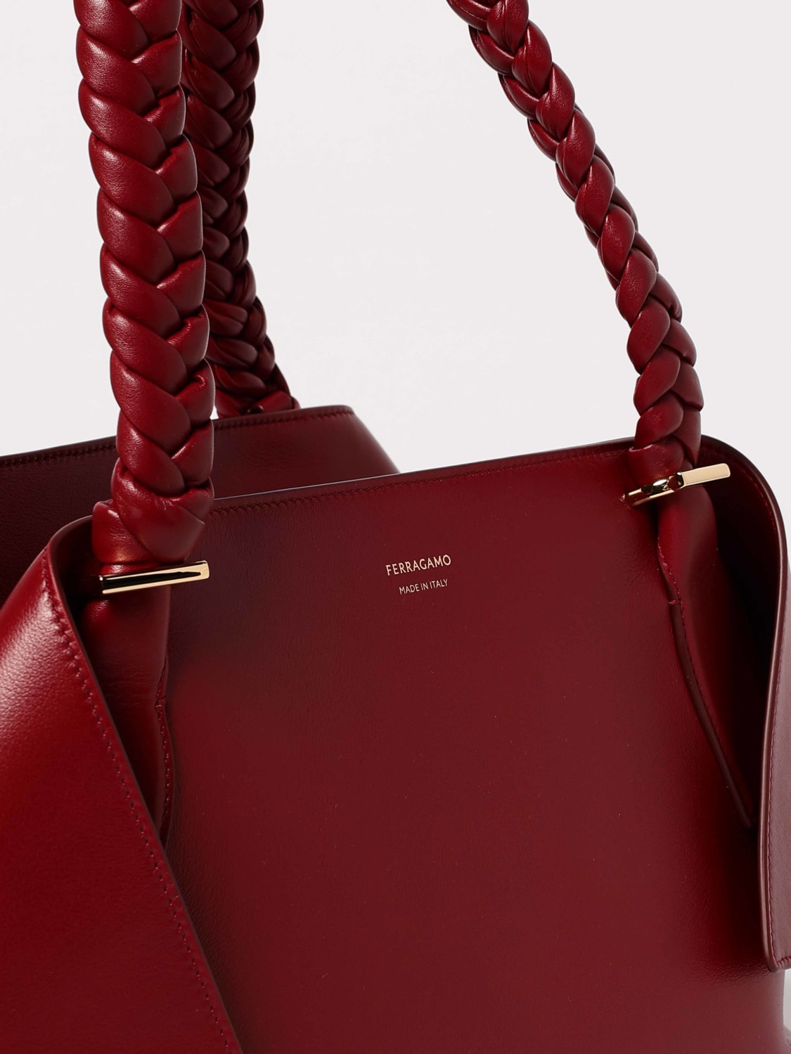 ショルダーバッグ・ポシェット FERRAGAMO Woman Shoulder bag Burgundy 219871 781022 003 FERRAGAMO: Shoulder bag woman - Burgundy | Ferragamo