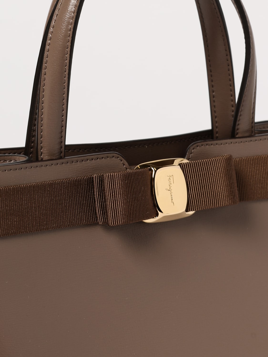 ハンドバッグ FERRAGAMO Woman Handbag Dark 21I290 741078 009 FERRAGAMO: Shoulder bag woman - Dark | Ferragamo handbag