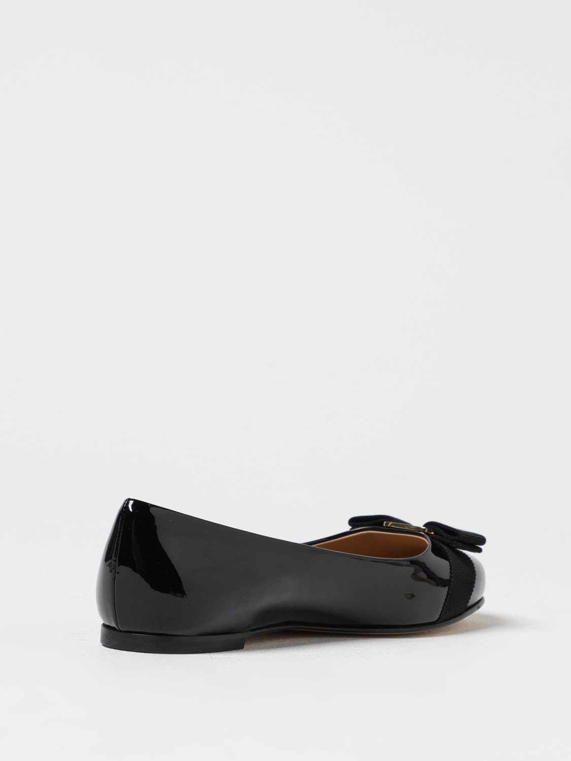 Ferragamo ブラック リボン付きフラットシューズ FERRAGAMO：シューズ レディース - ブラック | GIGLIO.COM