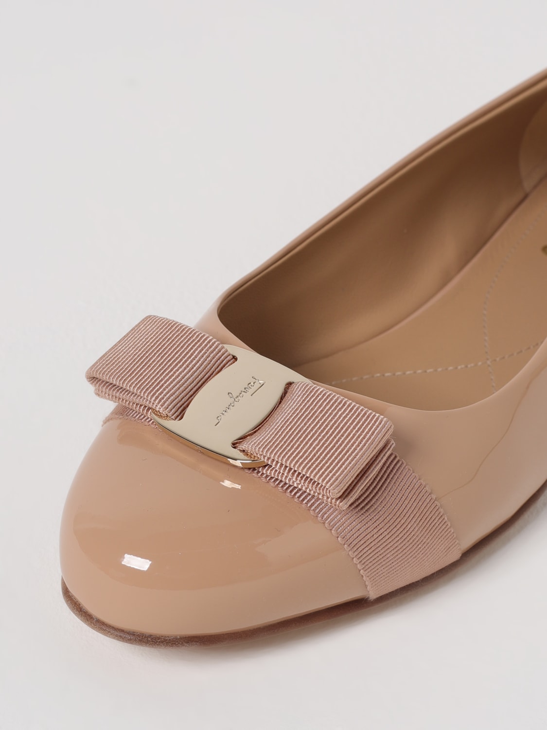 フラットシューズ FERRAGAMO Woman Ballet flats Blush Pink 01A181 753657 787 FERRAGAMO: Shoes woman - Blush Pink | Ferragamo ballet flats