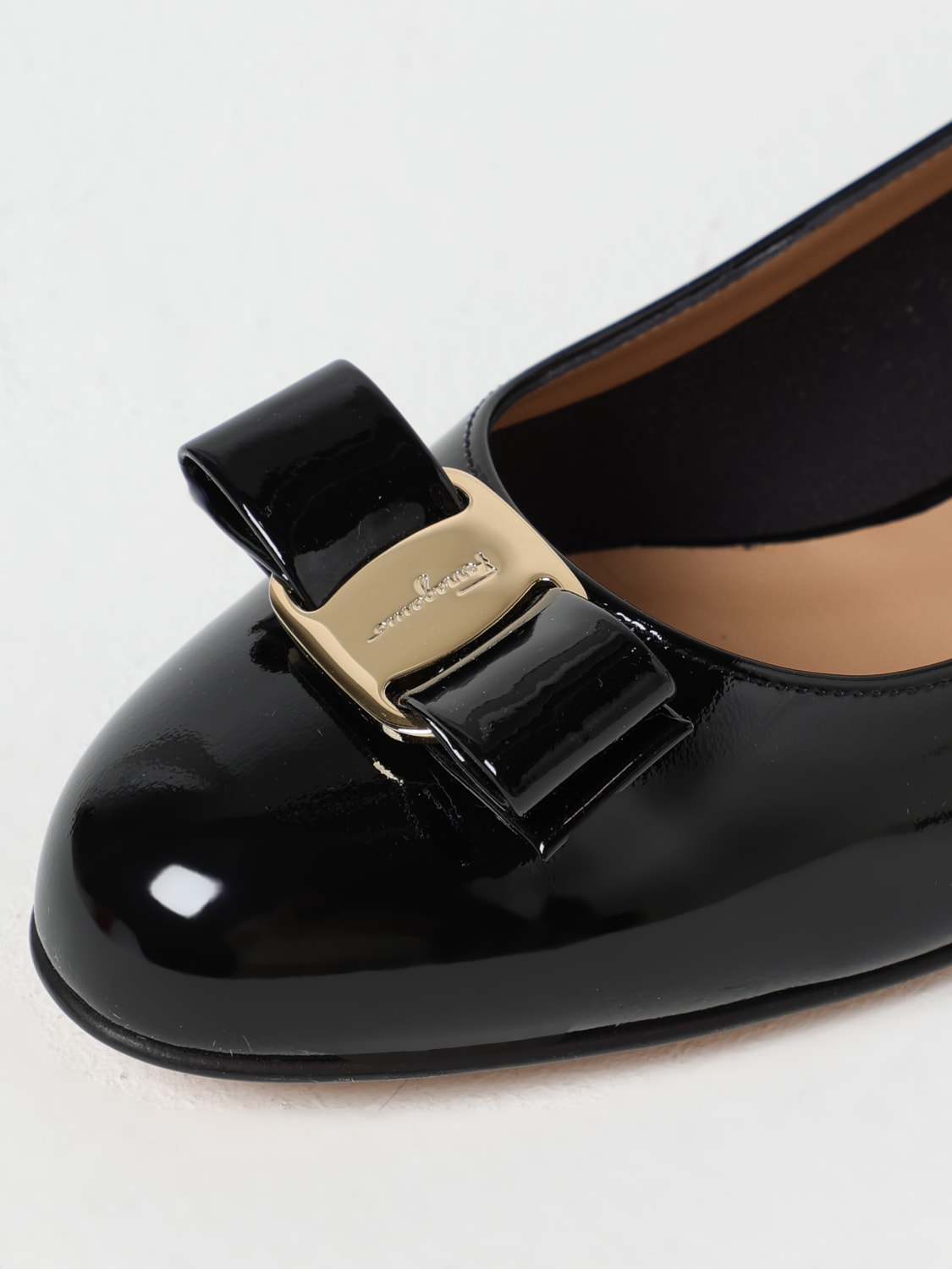 FERRAGAMO: Shoes woman - Black | Ferragamo court shoes