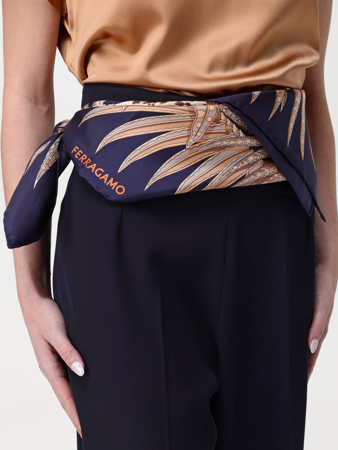 スカーフ FERRAGAMO Woman Neck scarf Blue 310192 780354 001 FERRAGAMO: Neck scarf woman - Blue | Ferragamo neck scarf
