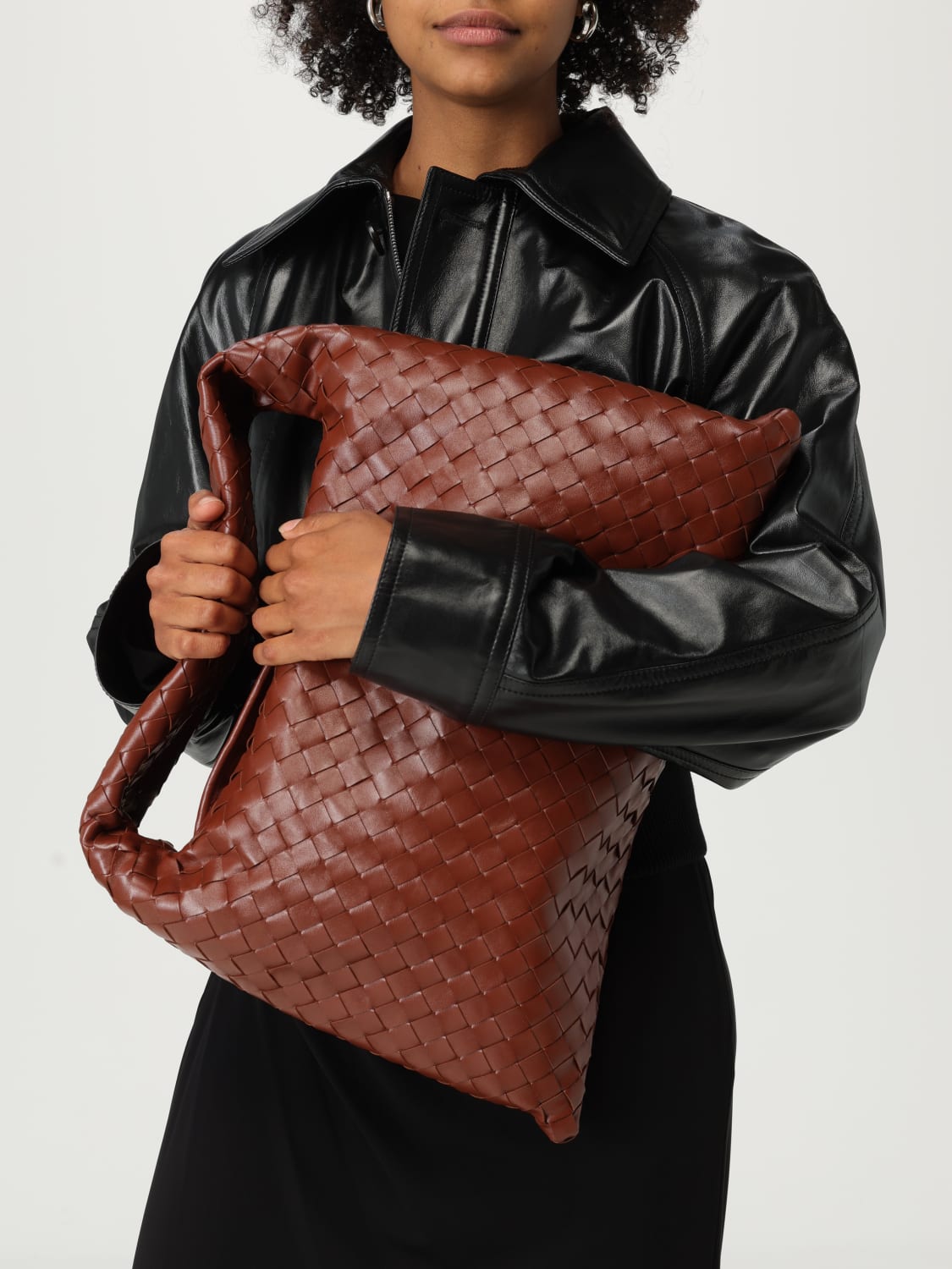 ショルダーバッグ・ポシェット BOTTEGA VENETA Woman Shoulder bag Brown 796262V3IV1 2190 BOTTEGA VENETA: Shoulder bag woman - Brown | Bottega Veneta