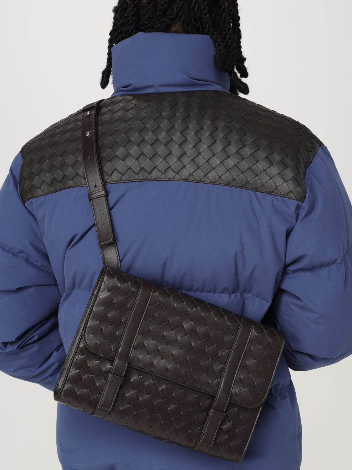 ショルダーバッグ BOTTEGA VENETA Men Shoulder bag Dark 815785V2HL1 2145 BOTTEGA VENETA: Bags men - Dark | Bottega Veneta shoulder