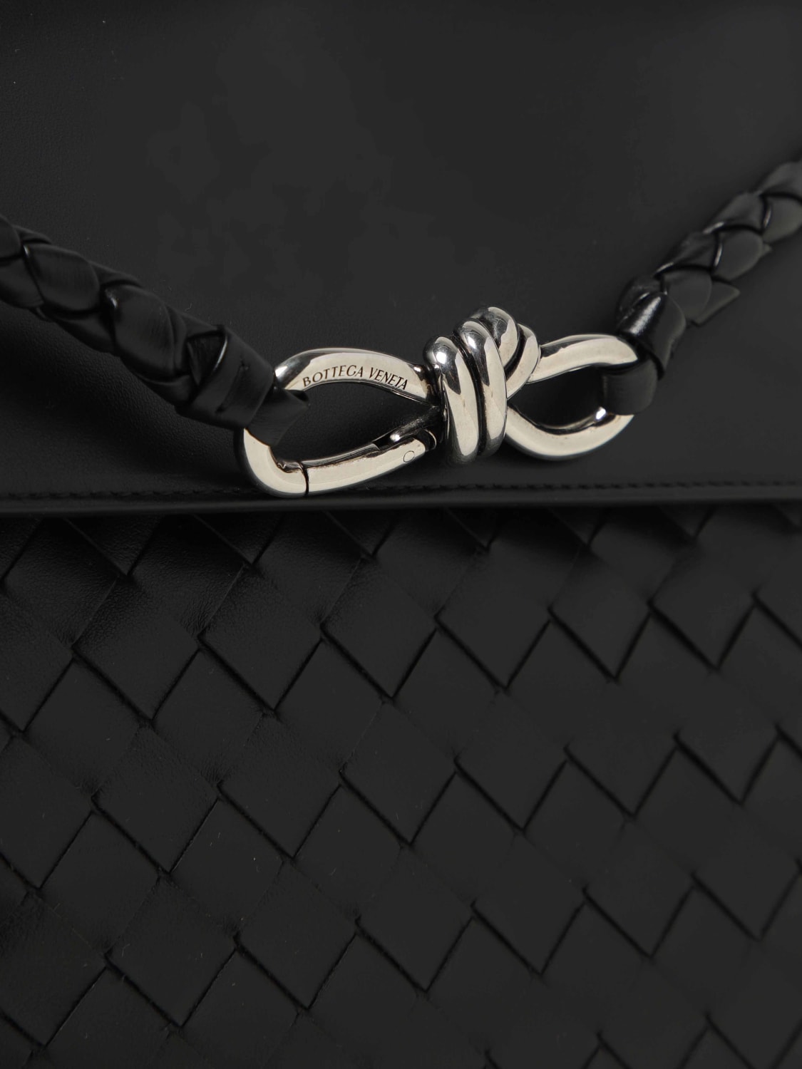 BOTTEGA VENETA BORSA A TRACOLLA: Borsa Messenger Andiamo Bottega Veneta in pelle intrecciata, Nero - Img 4