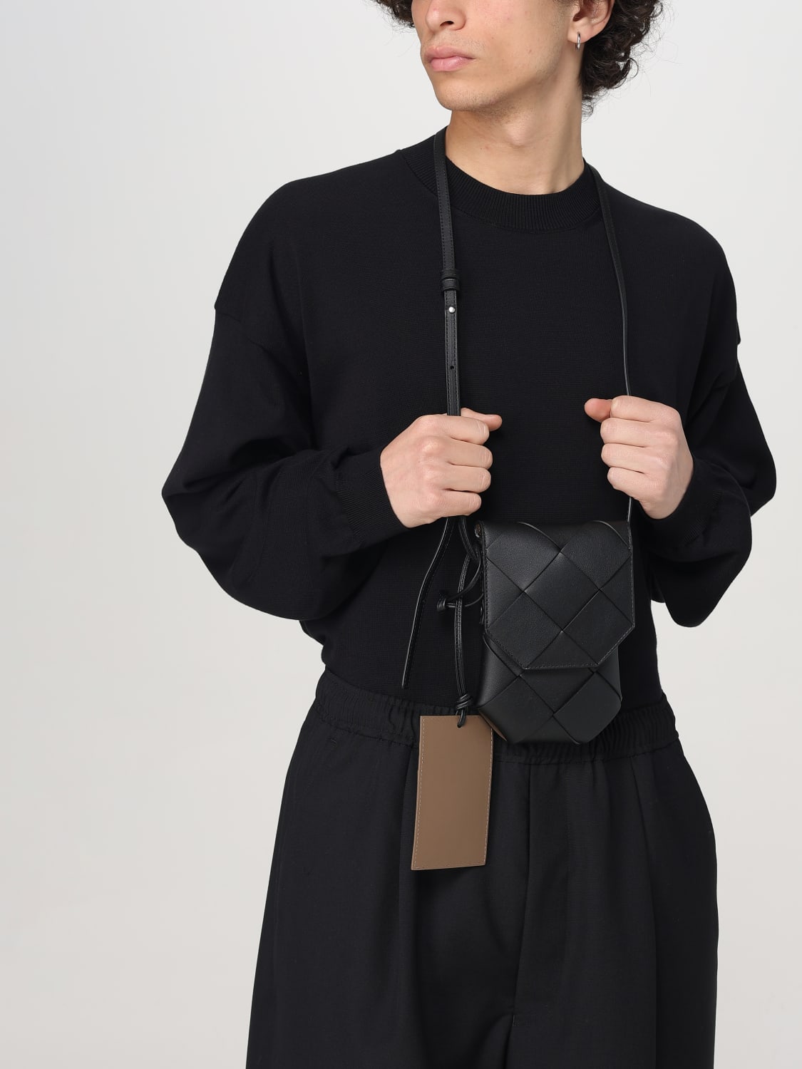 BOTTEGA VENETA ACCESSORI TECH: Borsa a tracolla Bottega Veneta in pelle di vitello intrecciata, Nero - Img 2