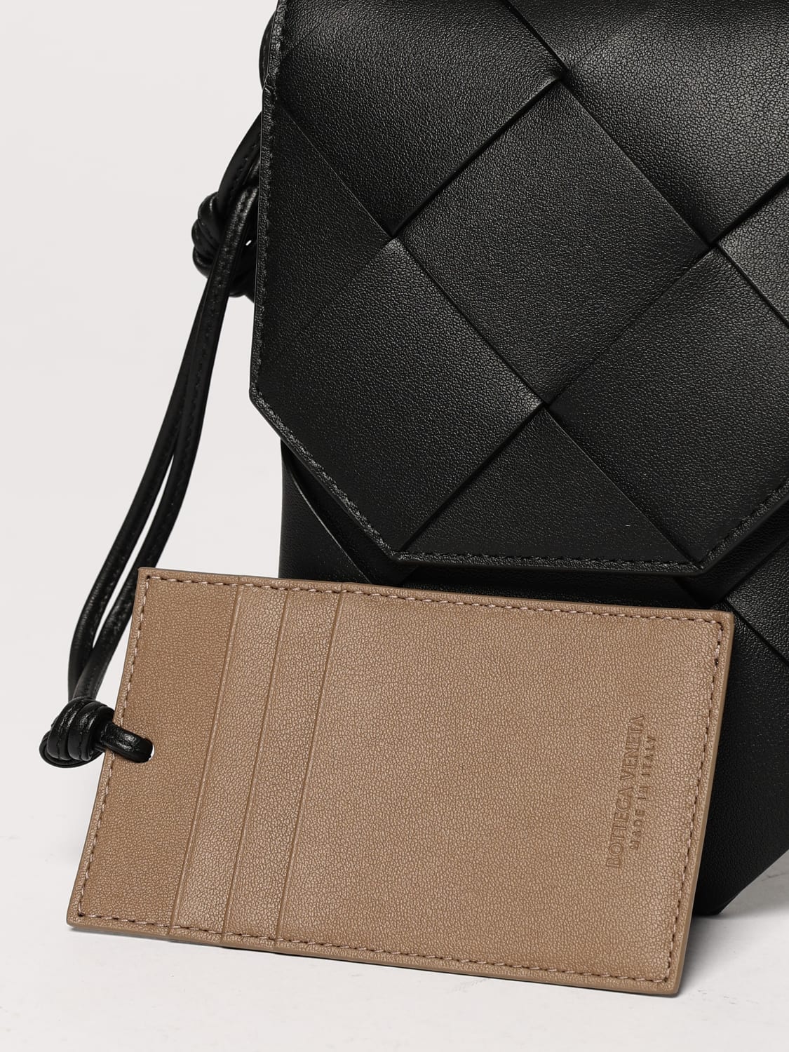 ショルダーバッグ BOTTEGA VENETA Men Shoulder bag Black 817827V5AJ2 1002 BOTTEGA VENETA: Bags men - Black | Bottega Veneta shoulder