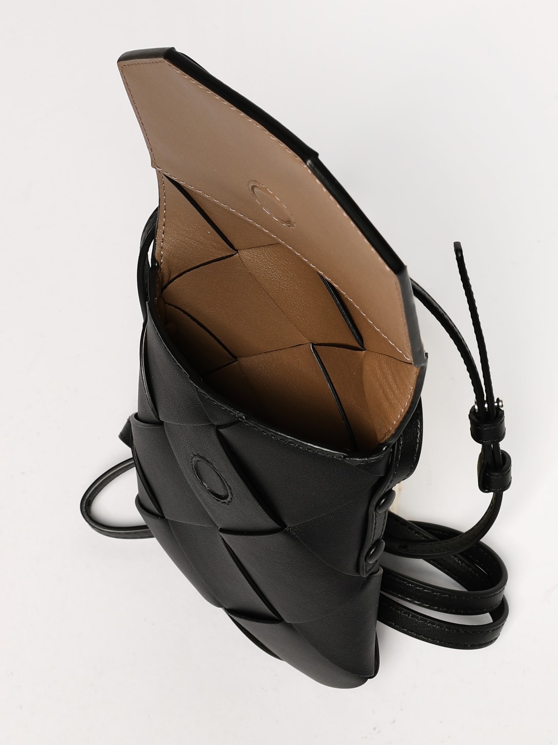 ショルダーバッグ BOTTEGA VENETA Men Shoulder bag Black 817827V5AJ2 1002 BOTTEGA VENETA: Bags men - Black | Bottega Veneta shoulder