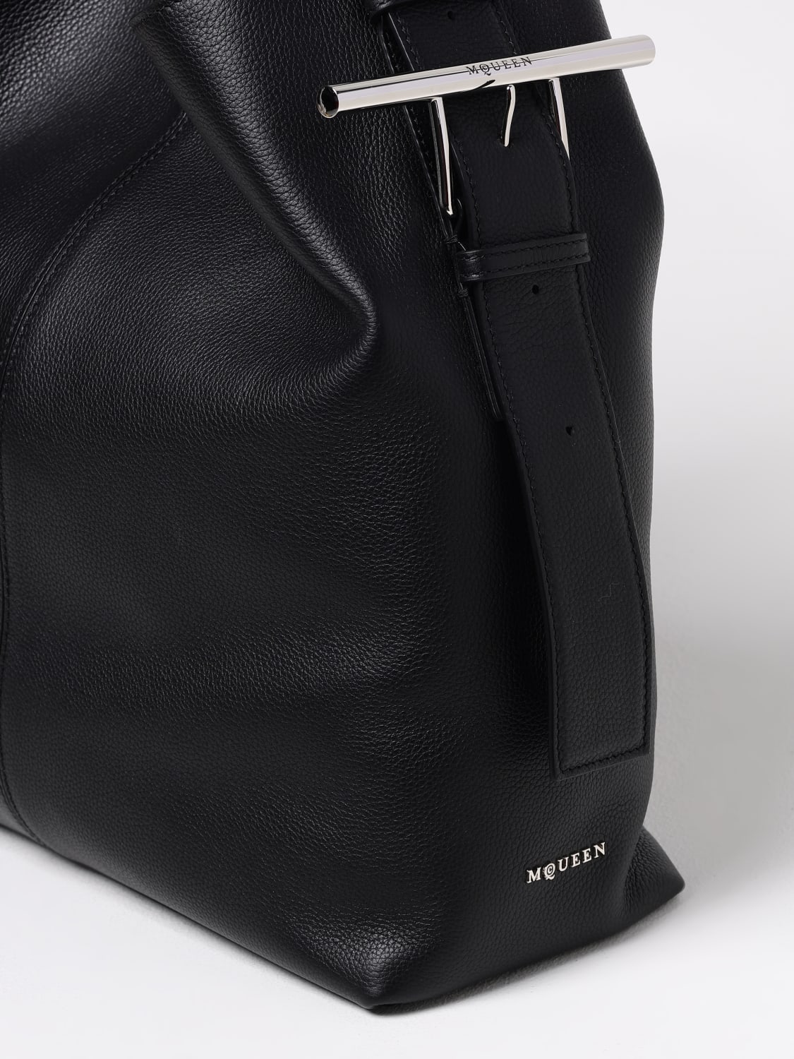 MCQUEEN BORSA A SPALLA: Borsa T-Bar Sling McQueen in pelle a grana , Nero - Img 4