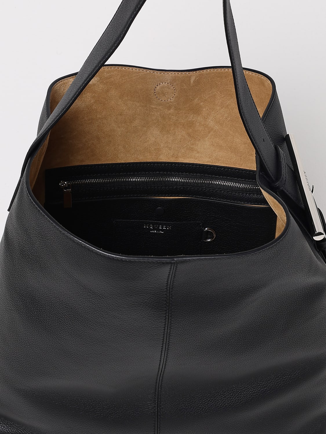 MCQUEEN BORSA A SPALLA: Borsa T-Bar Sling McQueen in pelle a grana , Nero - Img 5