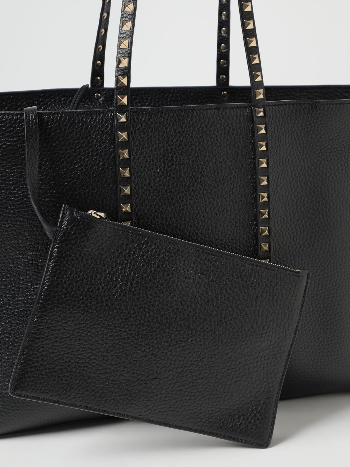 ショルダーバッグ・ポシェット VALENTINO GARAVANI Woman Shoulder bag Black 6W2B0R04VSF 0NO VALENTINO GARAVANI: Shoulder bag woman - Black | Valentino