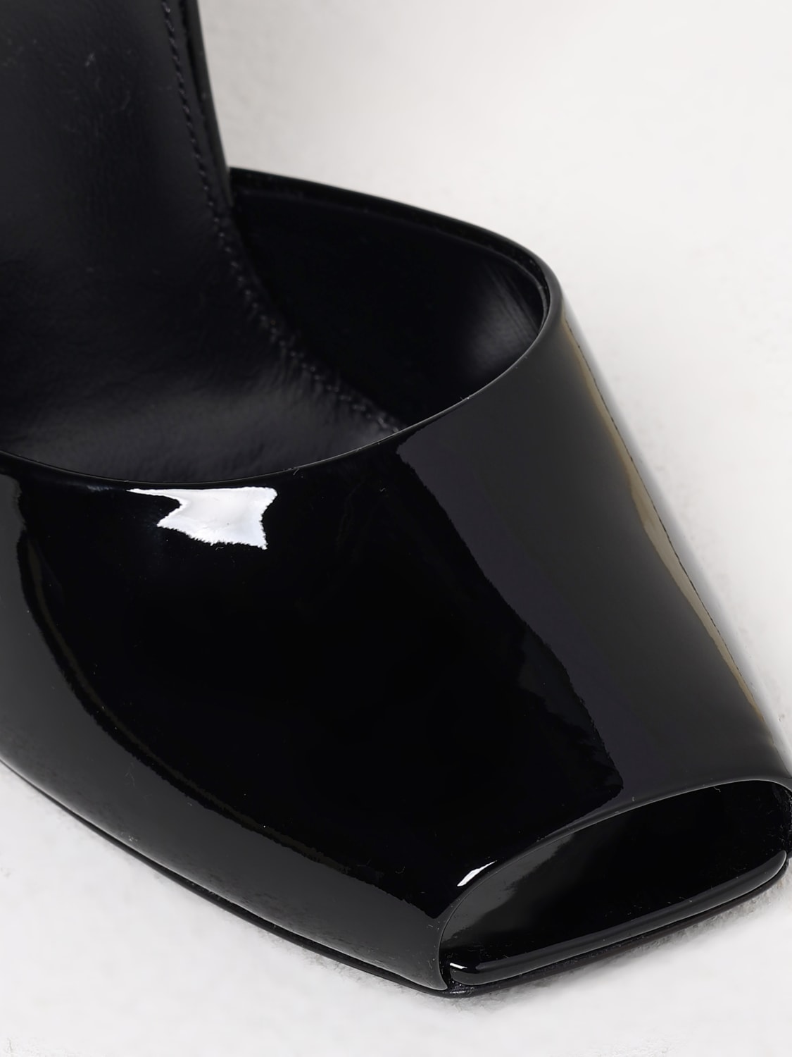SAINT LAURENT SANDALI CON TACCO: Sandalo Le Scandale Saint Laurent in vernice , Nero - Img 4