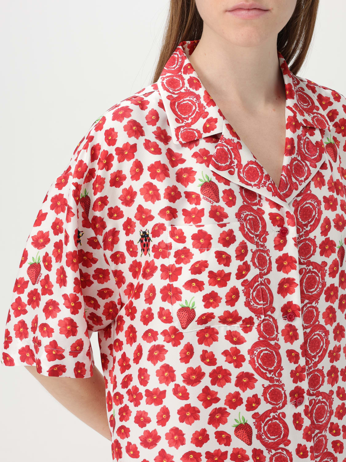 Tシャツ・カットソー VERSACE 'Strawberry Garden' shirt (10189281A13640 5W700) Strawberry Garden Silk Shirt Yellow,Print | VERSACE US