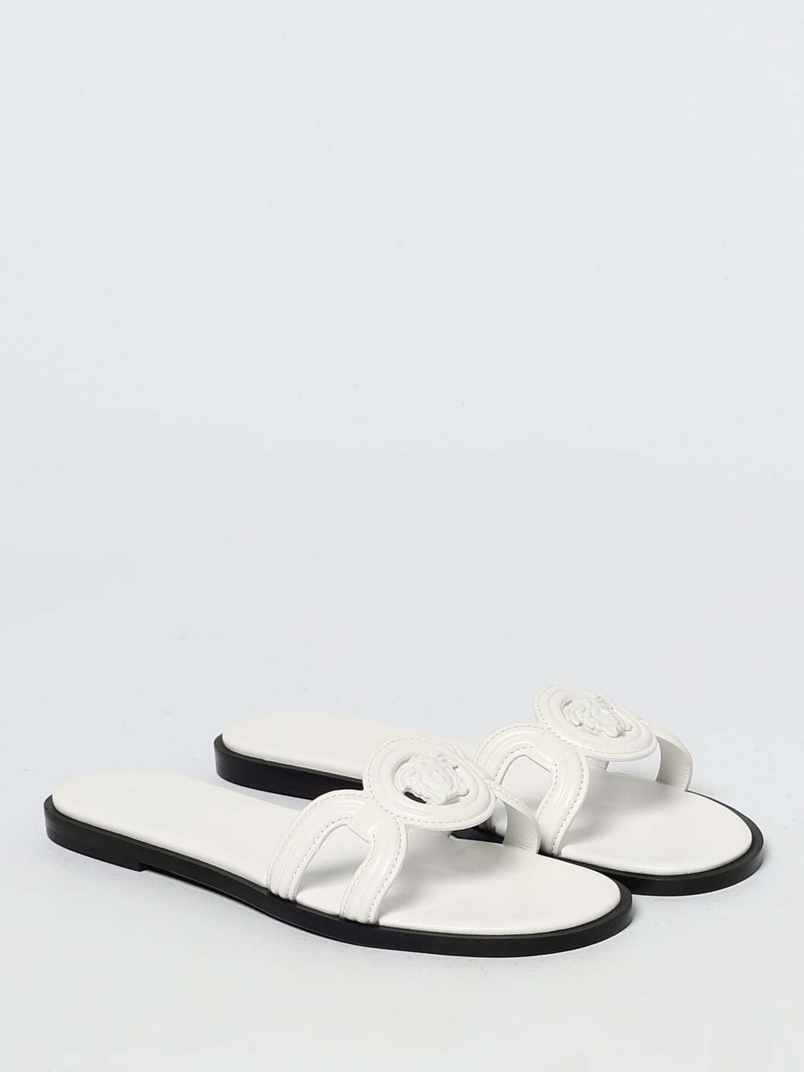 サンダル・ミュール VERSACE Women Sandals 1018364DVT2P1W560 WHITE VERSACE: Shoes woman - White | Versace flat sandals