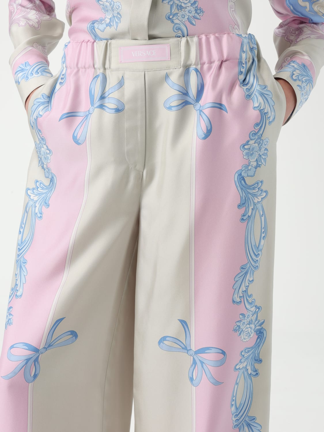 パンツ VERSACE Woman Pants Pink 10199411A14438 5PD60 VERSACE: Pants woman - Pink | Versace pants 10199411A14438