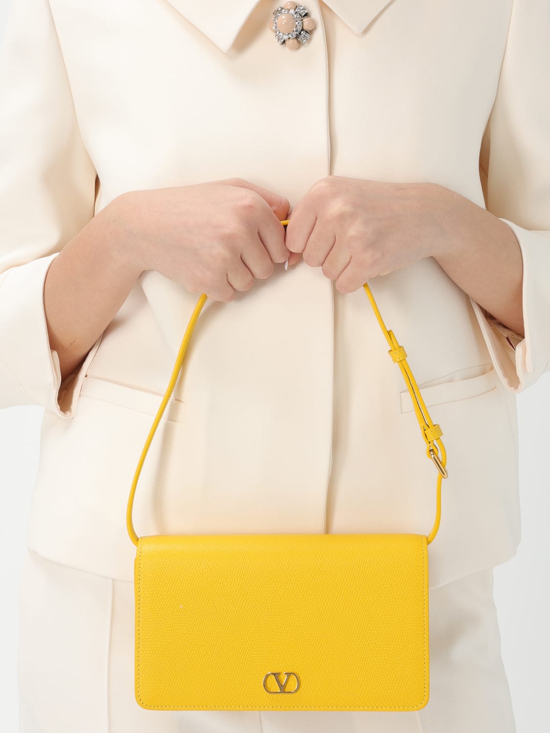 ショルダーバッグ・ポシェット VALENTINO Woman Shoulder bag Yellow 6W0P0AK8SNP Q36 VALENTINO GARAVANI: Shoulder bag woman - Yellow | Valentino