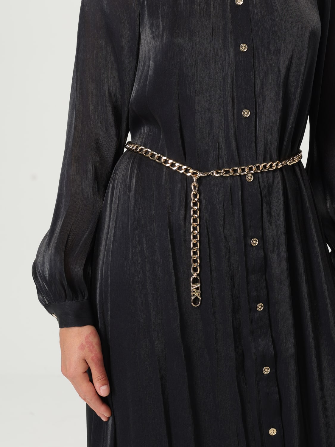 ワンピース Michael Kors Woman Dress Black MS482CM8BB 001 Metallic Crinkled Georgette Belted Kaftan Dress, BLACK