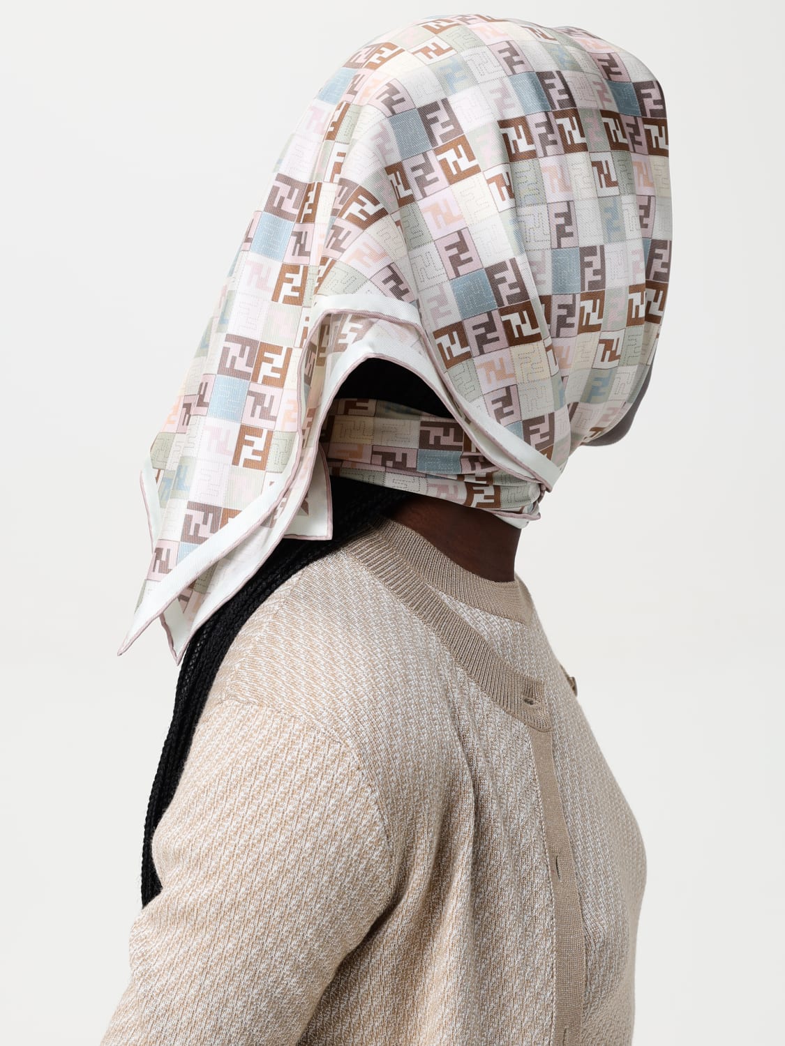 スカーフ FENDI Woman Neck scarf Beige FXT091 AUMD F0VG2 FENDI: Neck scarf woman - Beige | Fendi neck scarf FXT091