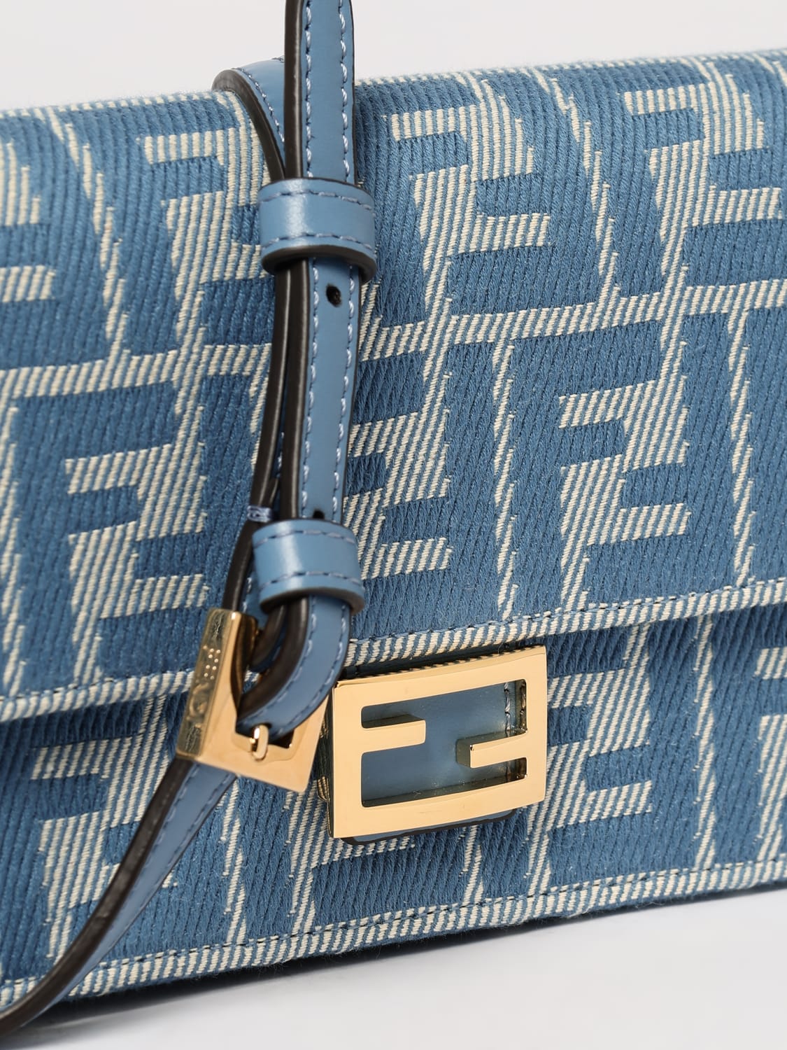 バッグ・カバンその他 FENDI 8M0498 AUNJ 楽天市場】【3%オフクーポン配布中】FENDI フェンディ