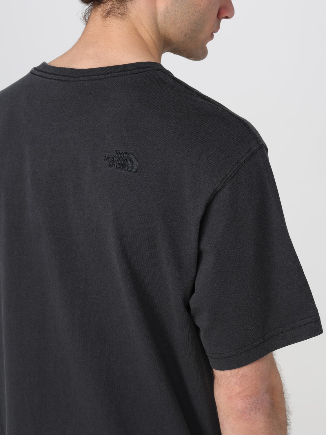 THE NORTH FACE: T-shirt men - Black | The North Face t-shirt