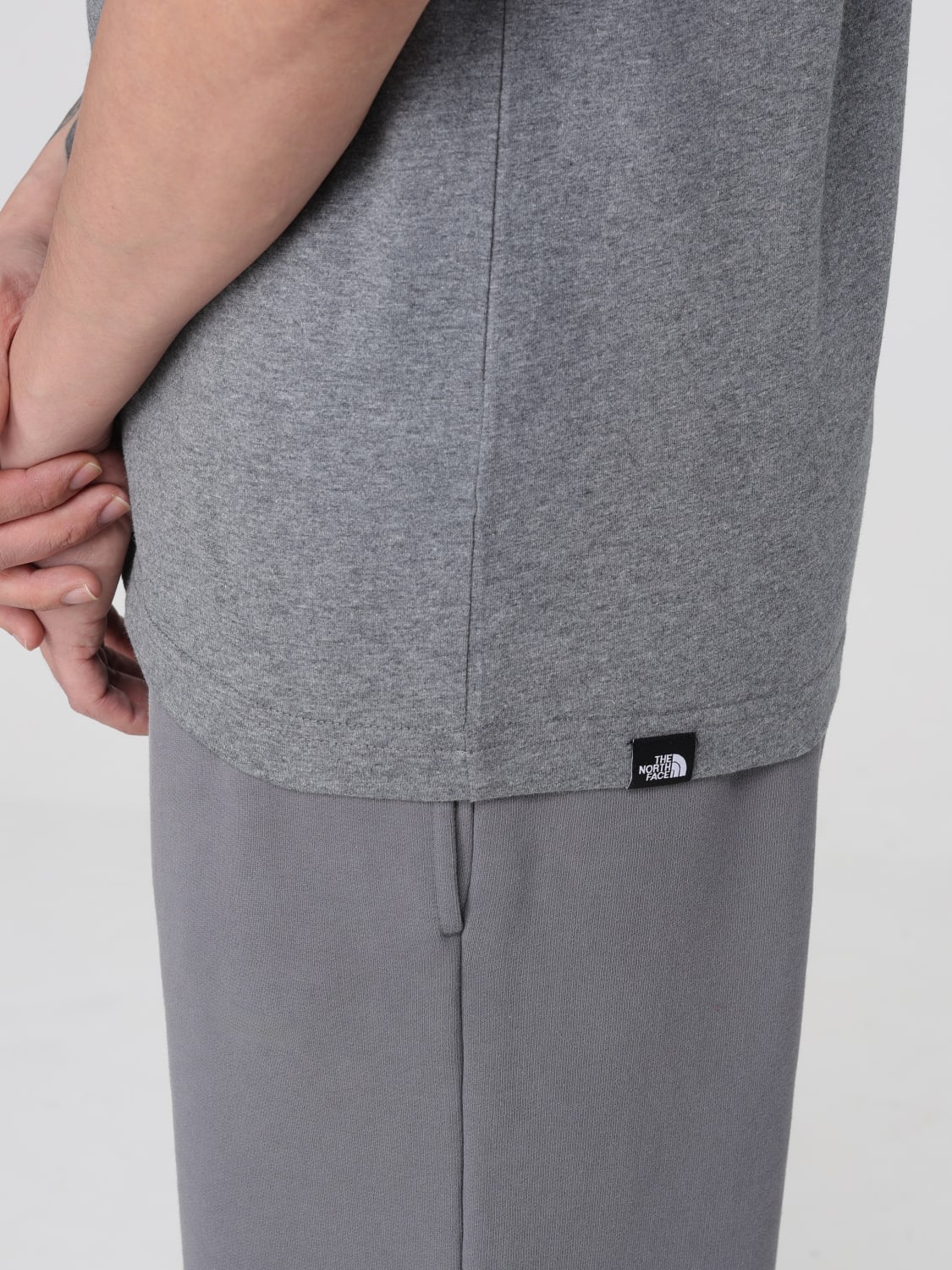 THE NORTH FACE T-SHIRT: T-shirt in cotone The North Face, Grigio - Img 3
