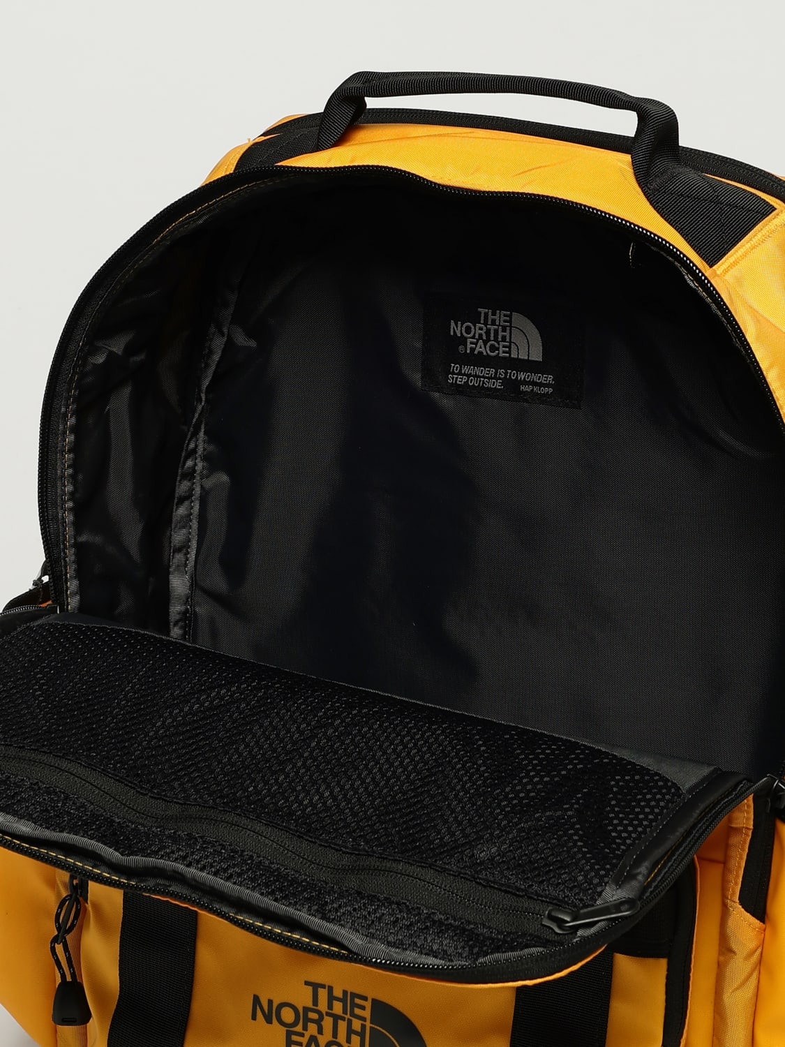 THE NORTH FACE ZAINO: Zaino Base Camp The North Face in nylon riciclato riverstito in PVC , Giallo - Img 4