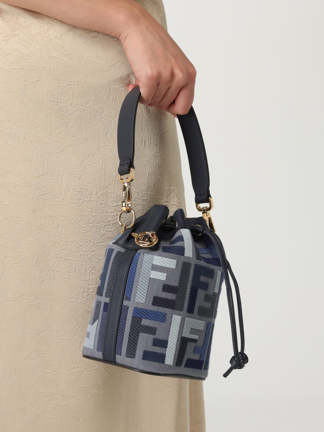 ショルダーバッグ・ポシェット FENDI Woman Crossbody bags Blue 8BS093 AV11 F1LAZ FENDI: Shoulder bag woman - Blue | Fendi crossbody bags
