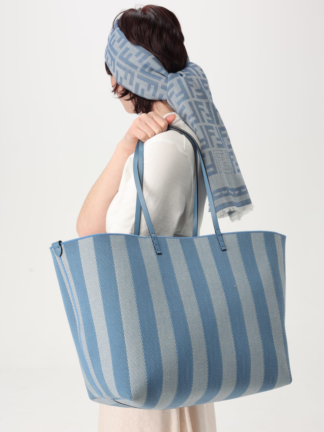 トートバッグ FENDI Woman Tote bags Gnawed Blue 8BH425 AUPJ F1SKL FENDI: Shoulder bag woman - Gnawed Blue | Fendi tote bags