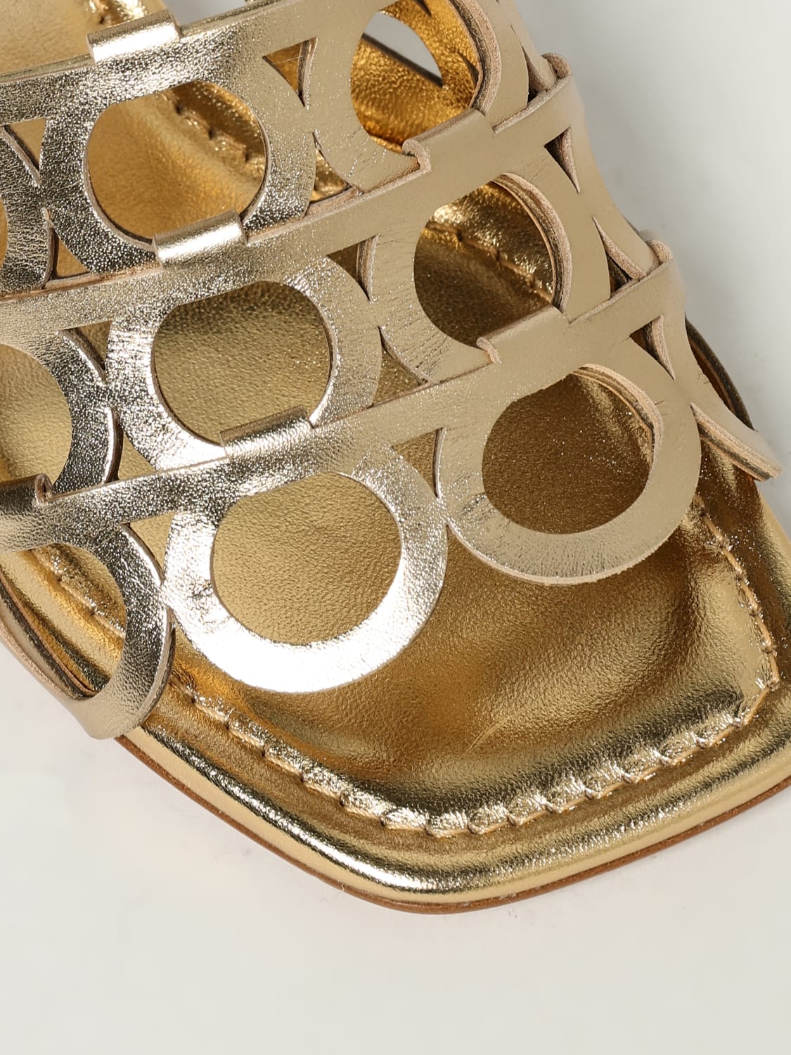 シューズ・サンダルその他 FERRAGAMO Woman Shoes Gold 01J959 782522 001 FERRAGAMO: Shoes woman - Gold | Ferragamo heeled sandals
