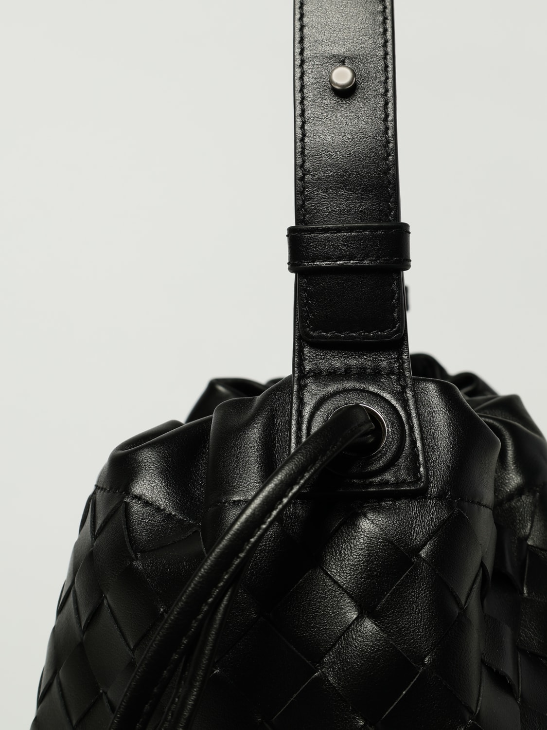 BOTTEGA VENETA BORSA A TRACOLLA: Borsa a secchiello in pelle intrecciata Bottega Veneta, Nero - Img 4
